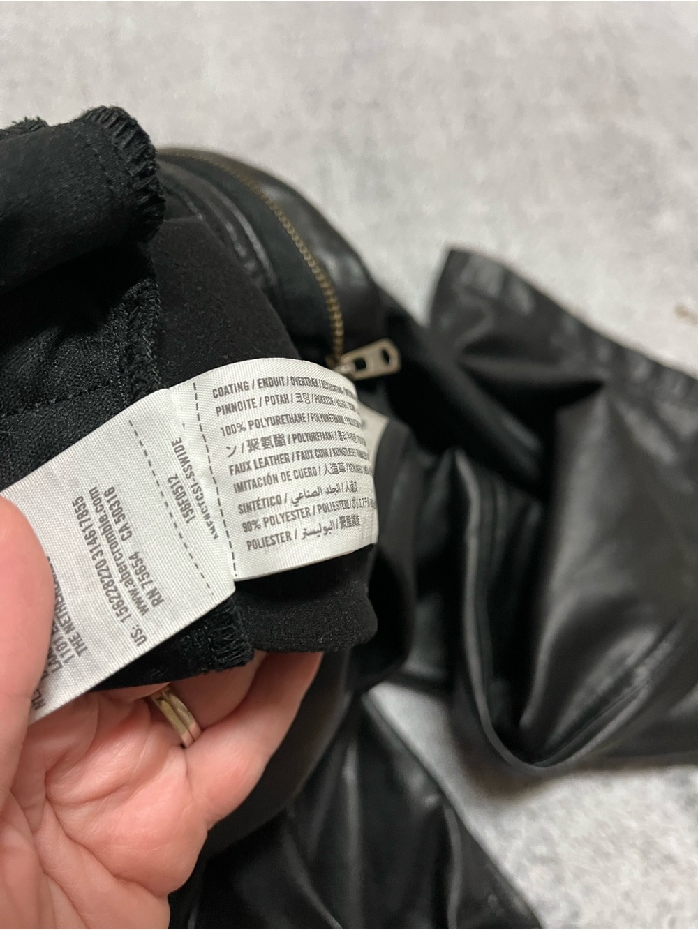 Abercrombie & Fitch Vegan Leather 90’s Straight Leg Pants - Black size 29/8 - Picture 4 of 6